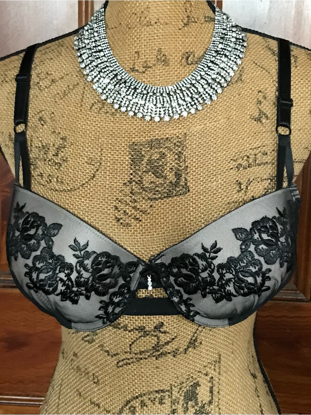 Vintage, Like-New, Black and Grey Lace Sexy Classic Romantic Bra
